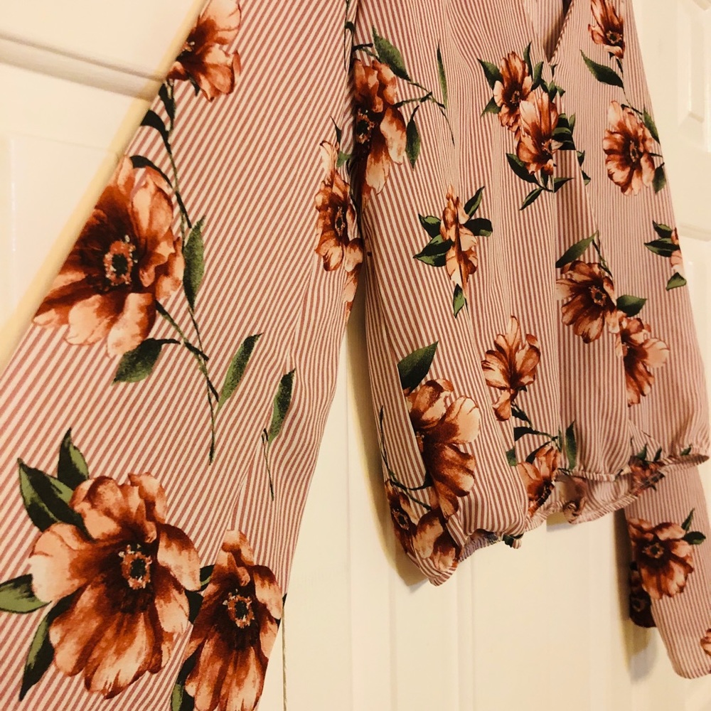 Flowered blouse - Picture 4 of 5